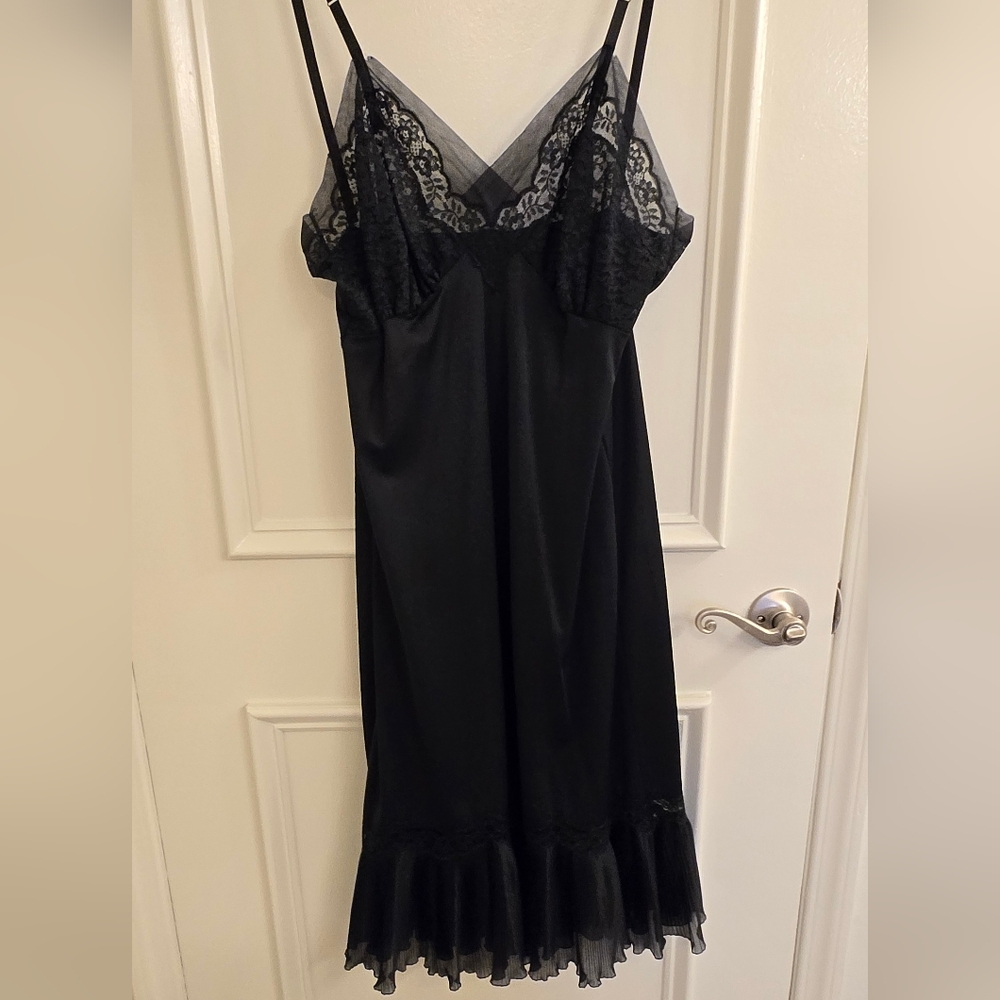 Chic Vintage Black Lace Slip
